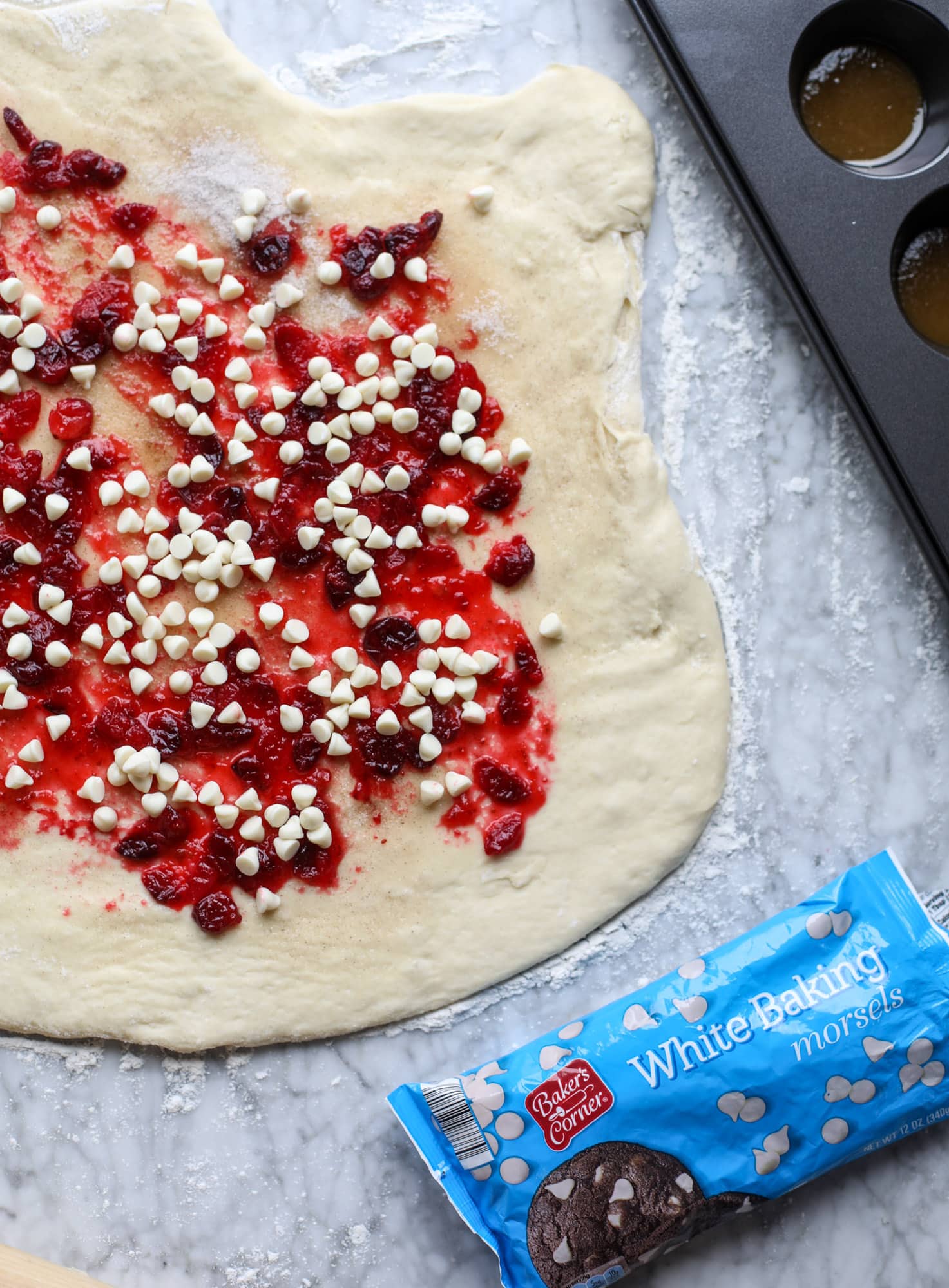 These white chocolate cranberry sticky buns are what holiday dreams are made of! Made in a muffin tin with fresh cranberries and creamy white chocolate, they are drizzled with cranberry caramel too! Dreamy! I howsweeteats.com #sticky #buns