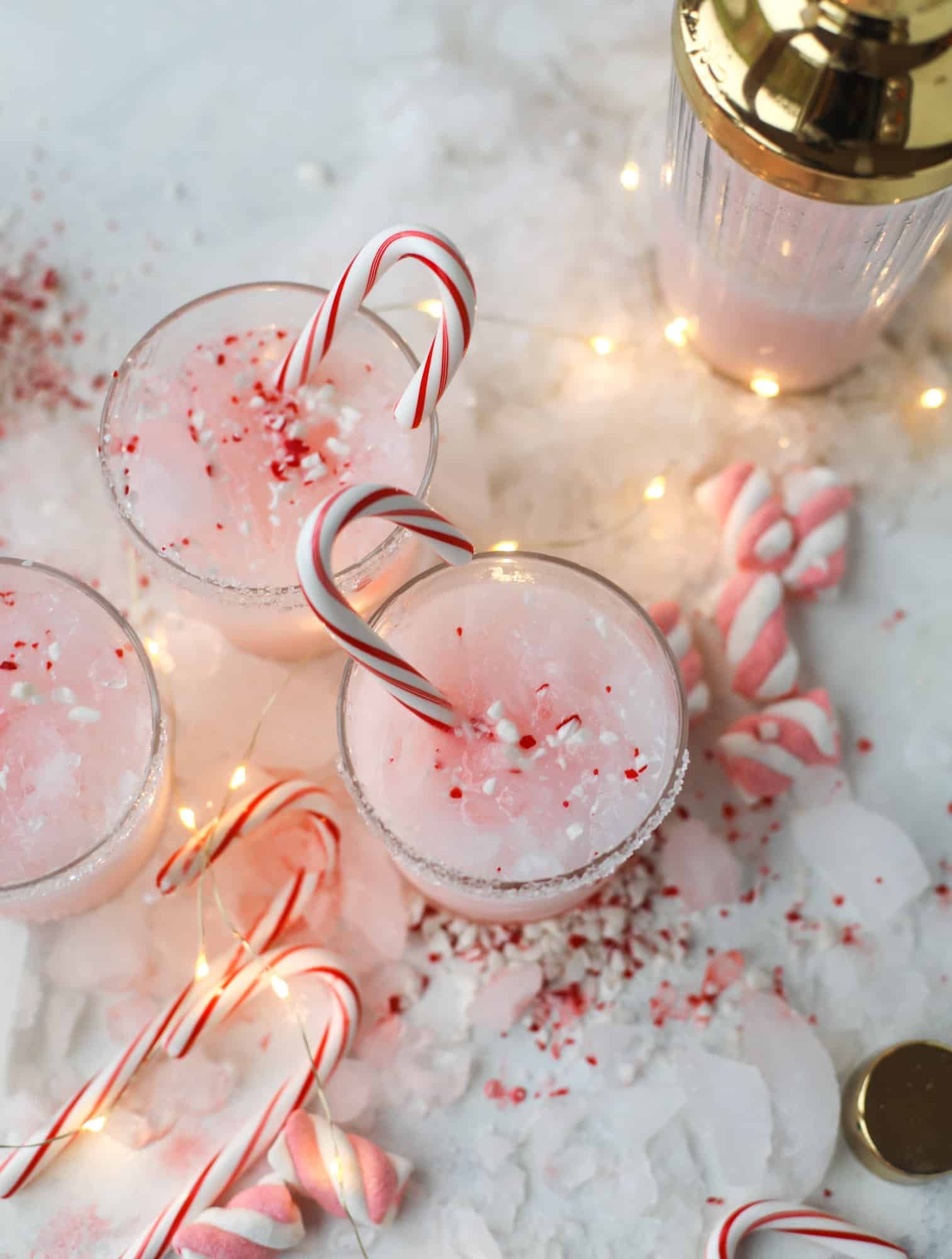 This pink peppermint cocktail is full of holiday cheer! Candy cane vodka, creme de cacao, vanilla and a drop of cream come together to create the perfect iced holiday drink that tastes like a treat! I howsweeteats.com #pinkpeppermint #cocktail
