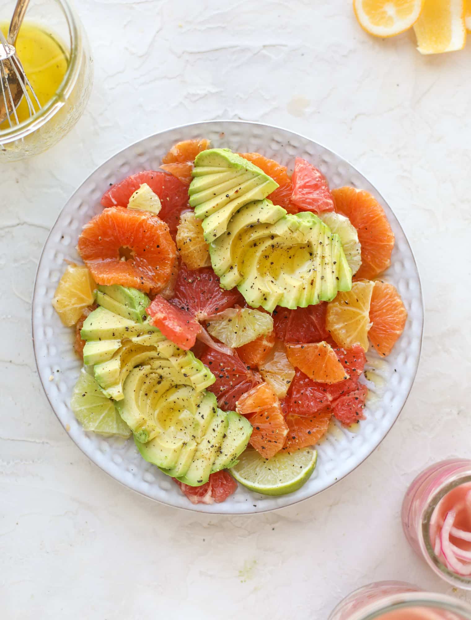 A deliciously fresh and invigorating avocado citrus salad with honey lime vinaigrette. It's creamy, tart, sweet and refreshing! I howsweeteats.com #avocado #citrussalad
