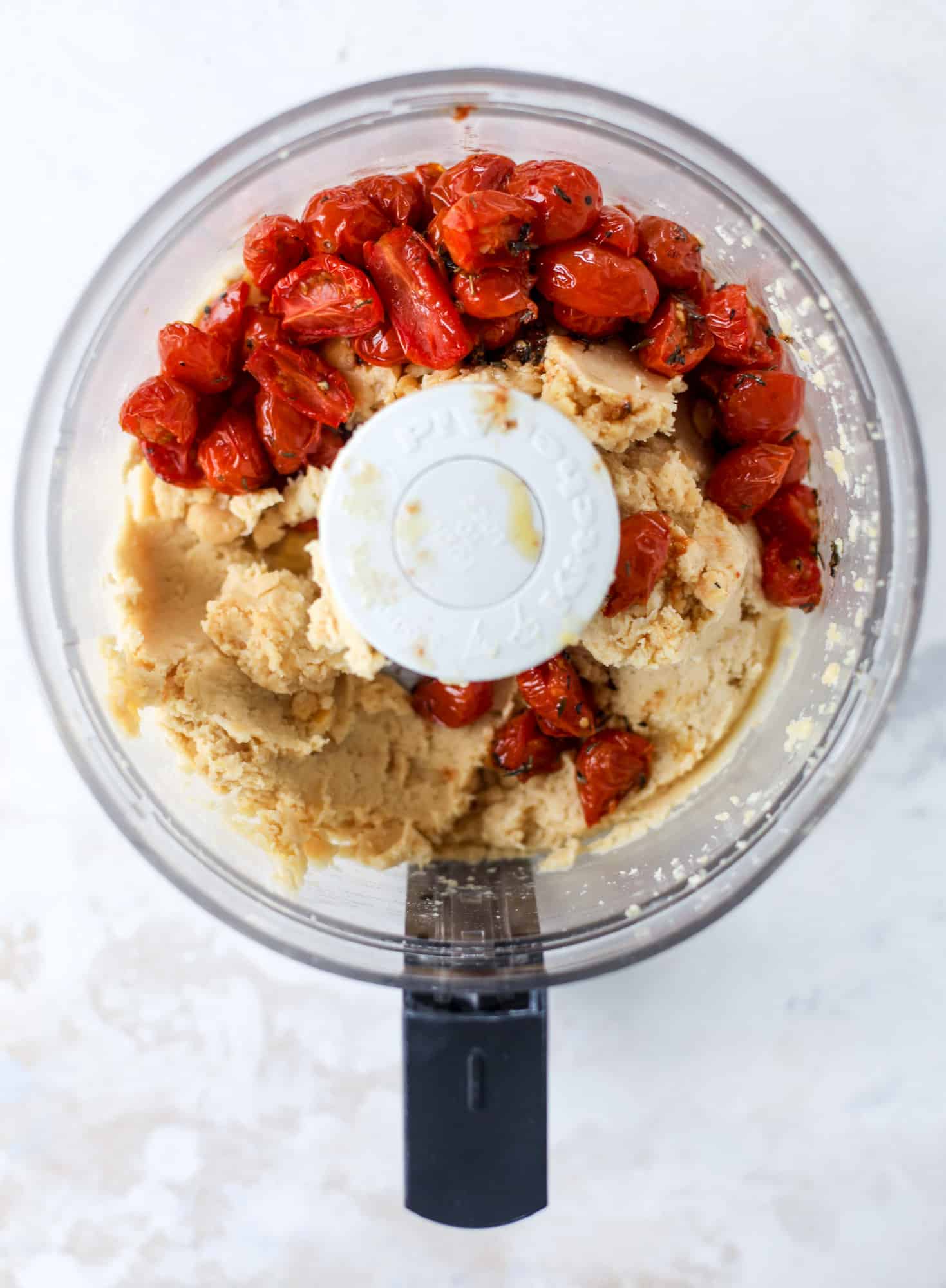 Slow roasted tomato hummus is a creamy and savory spread that is perfect for dipping, sandwiches or wraps, salads and bowls of all kind! I howsweeteats.com #slowroastedtomato #hummus