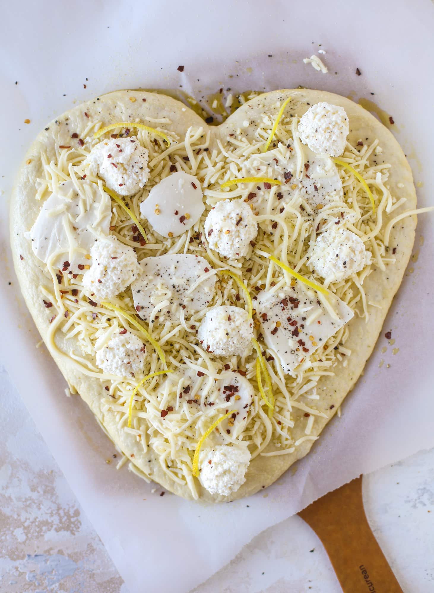 Our favorite white pizza recipe has four different kinds of cheese and comes on a garlic bread crust! Topped with crushed pepper and lemon - tons of flavor! I howsweeteats.com #white #pizza