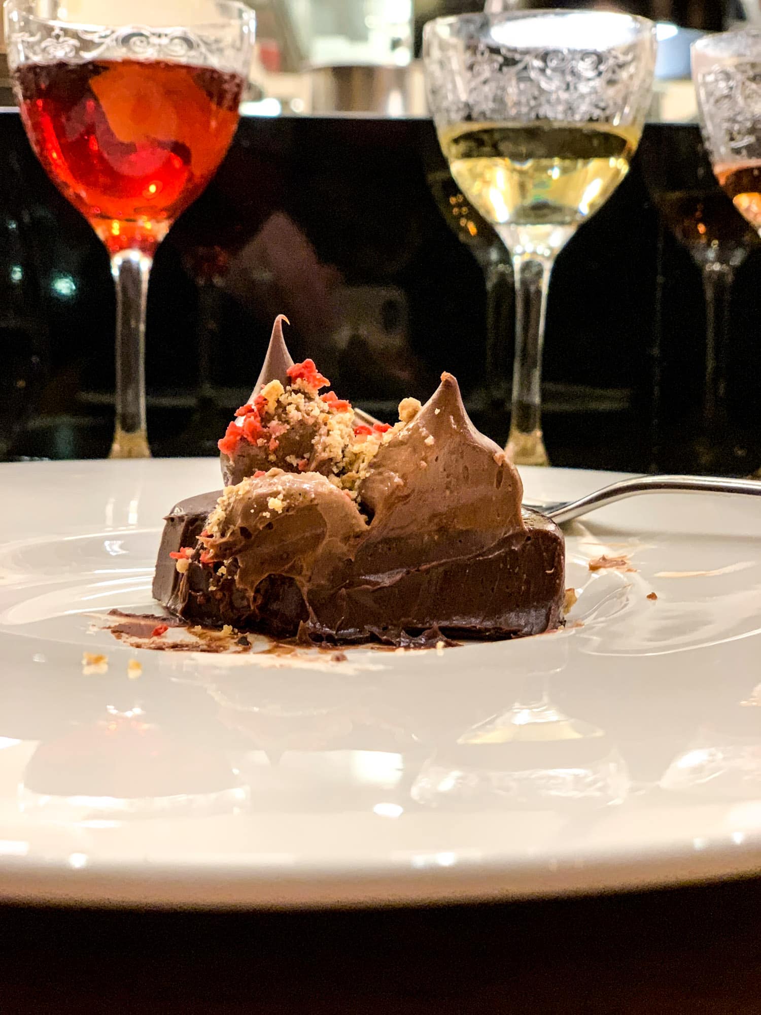 A guide to my favorites places to eat in Pittsburgh along with the best Pittsburgh restaurants. Everything from coffee to dinner! I howsweeteats.com #pittsburgh #restaurants