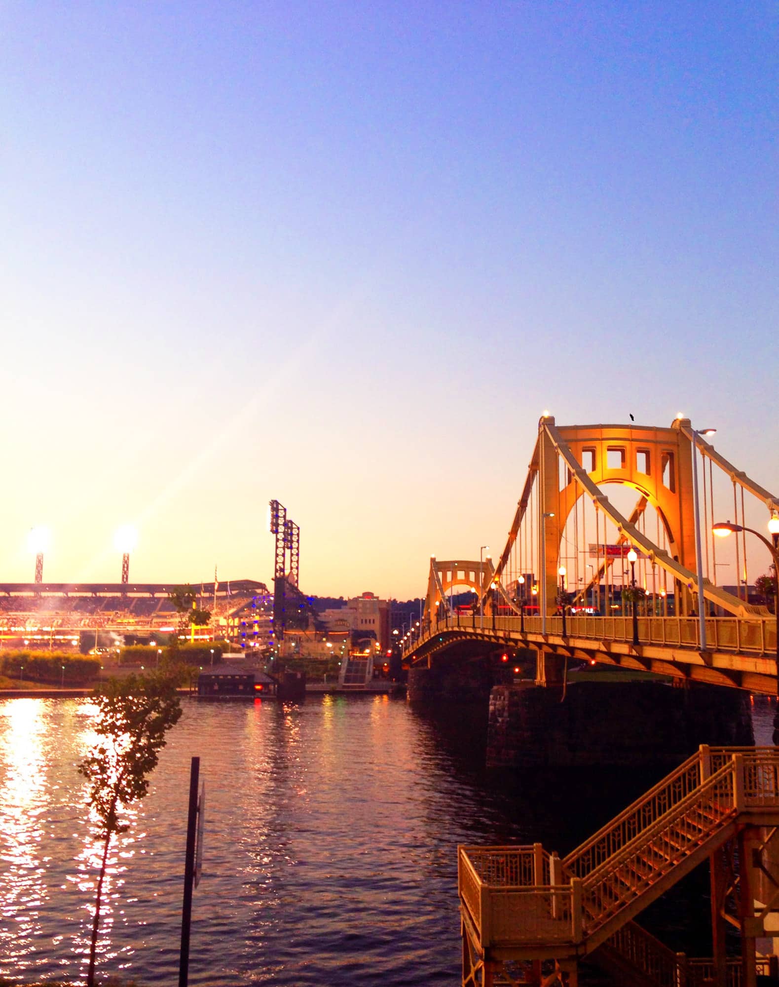 A guide to my favorites places to eat in Pittsburgh along with the best Pittsburgh restaurants. Everything from coffee to dinner! I howsweeteats.com #pittsburgh #restaurants