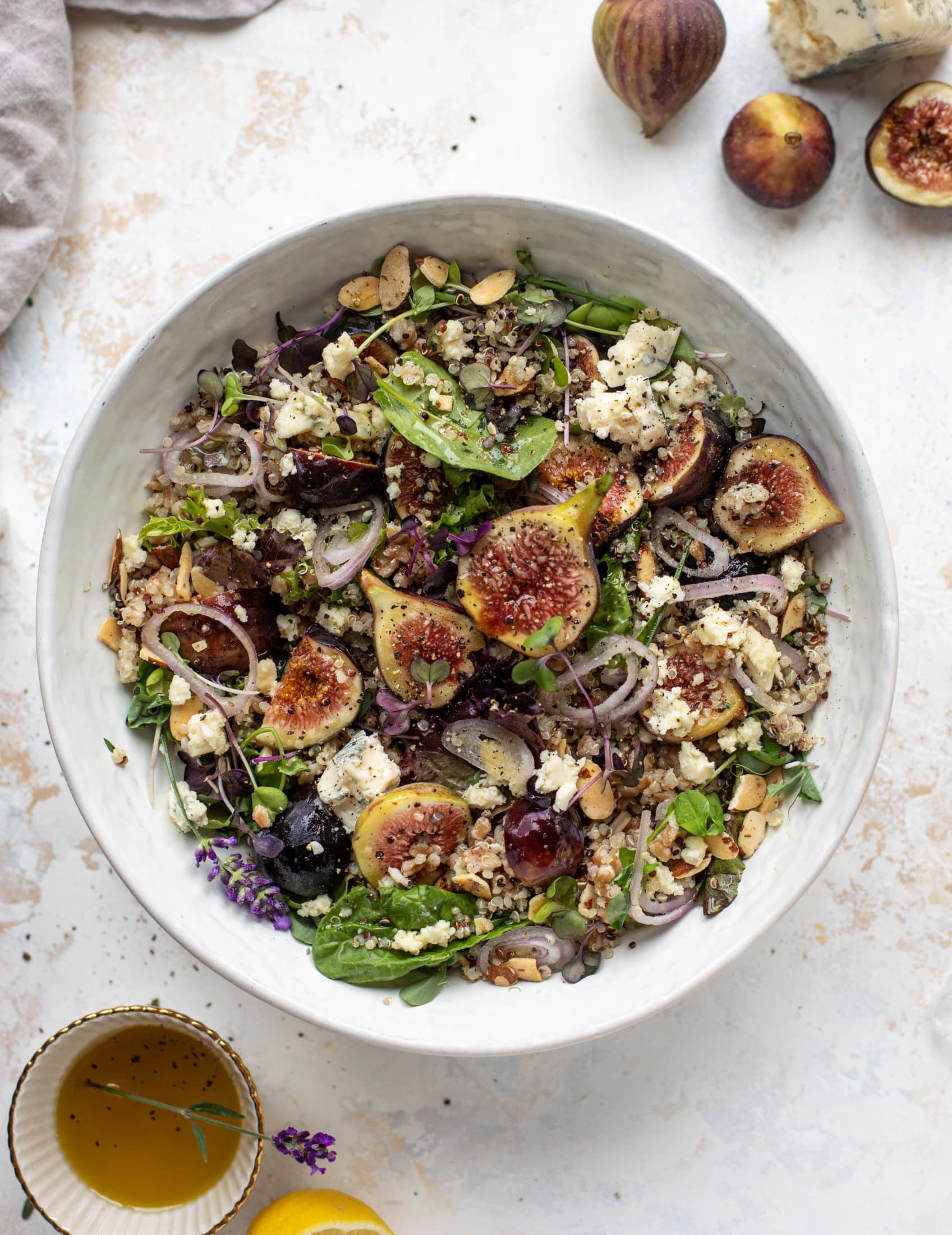 These grain bowls are the perfect September salad! Juicy figs, greens, quinoa, farro, almonds and a lemon lavender vinaigrette make this bowl irresistible. 
