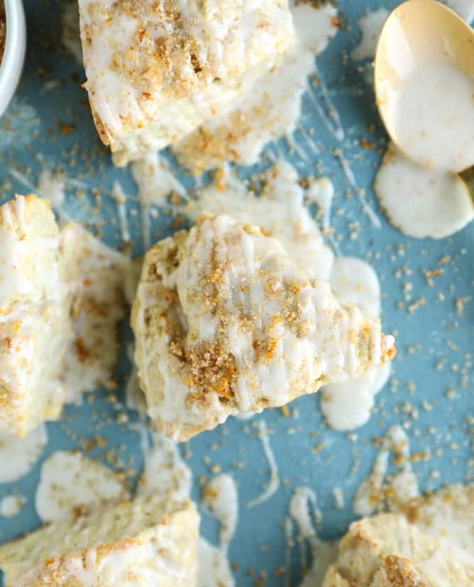 Sharing 25 of my favorite holiday recipes to make over christmas break, from brunch to dinner, cocktails and dessert! So many options.