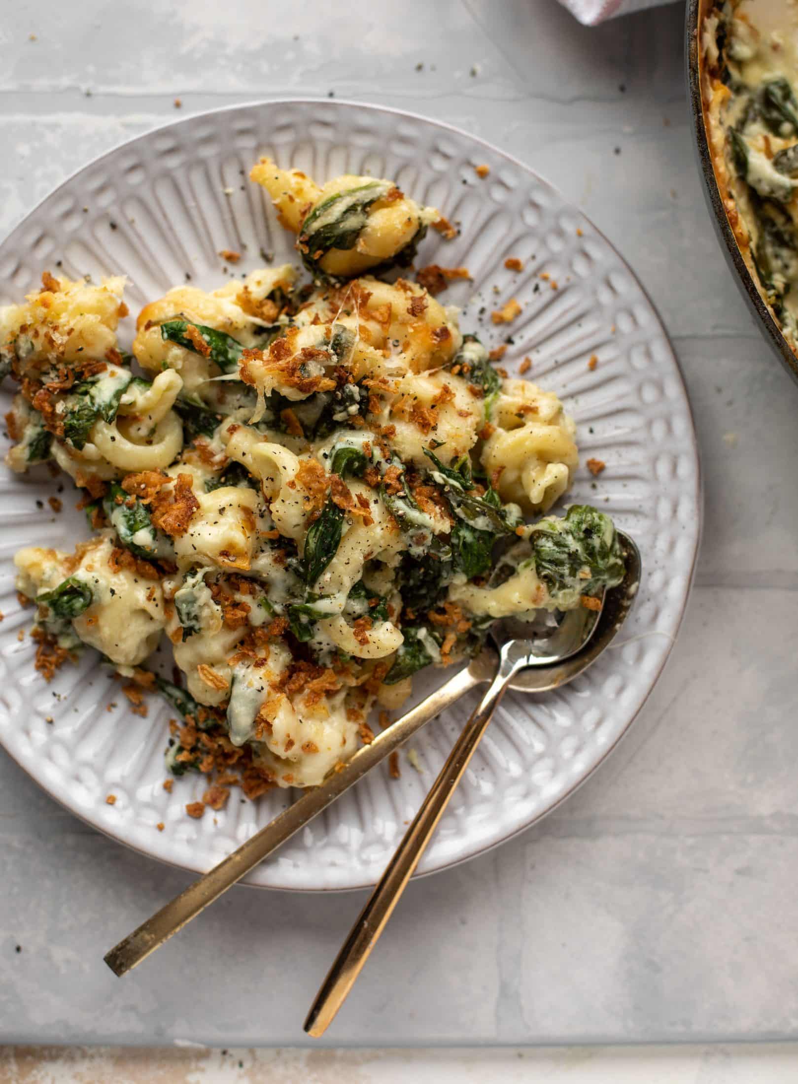 This creamed spinach mac and cheese is a dreamy, cheesy mac and cheese dish with tons of fresh baby spinach! Super comforting and flavorful. 