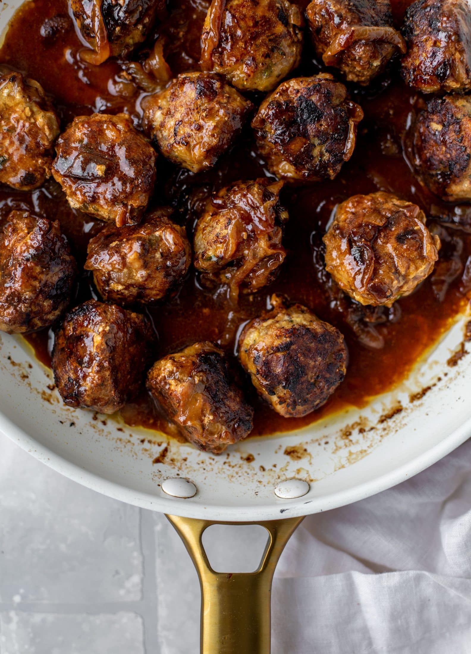 These french onion meatballs are super delicious! All the flavors of french onion soup made into juicy meatballs. Cheesy, saucy goodness!