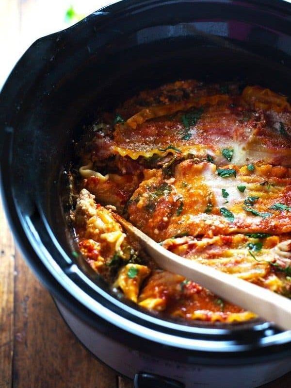 Super Easy Skinny Veggie Crockpot Lasagna - a handful of simple ingredients for a healthy family dinner. | https://easy-solution.today