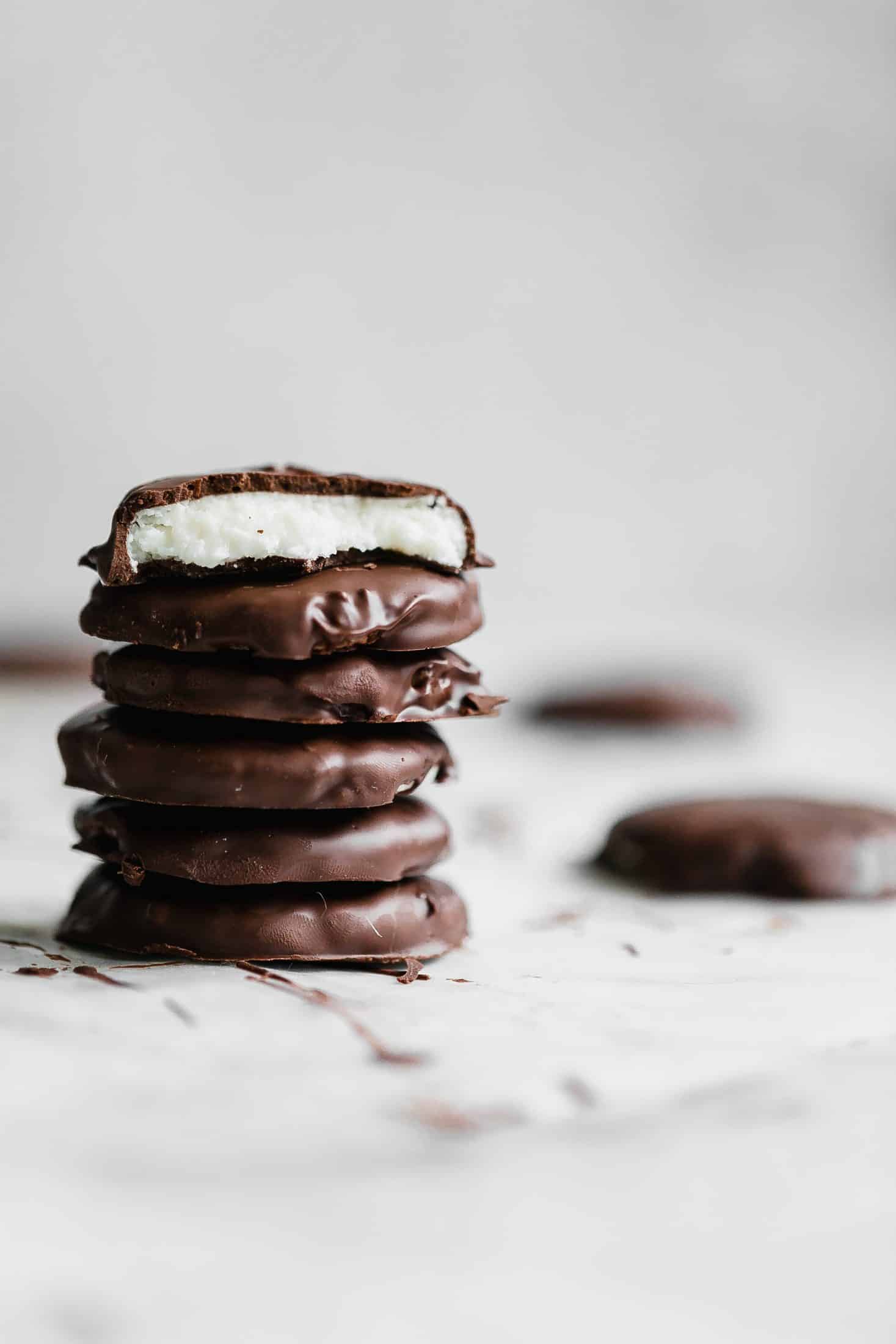 homemade peppermint patties I howsweeteats.com #christmas #holidays #peppermint #chocolate