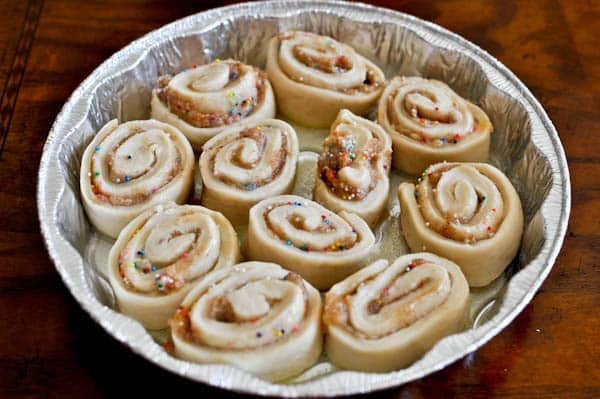 Cake Batter Cinnamon Rolls I howsweeteats.com Cake Batter Cinnamon Rolls I howsweeteats.com