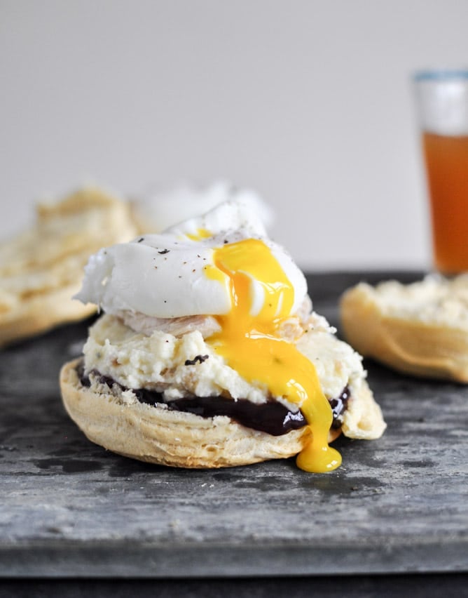 Thanksgiving Leftover Breakfast Biscuits I howsweeteats.com