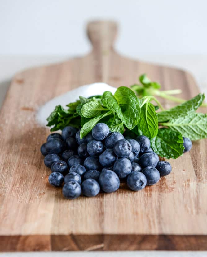 Blueberry Mint Juleps I howsweeteats.com