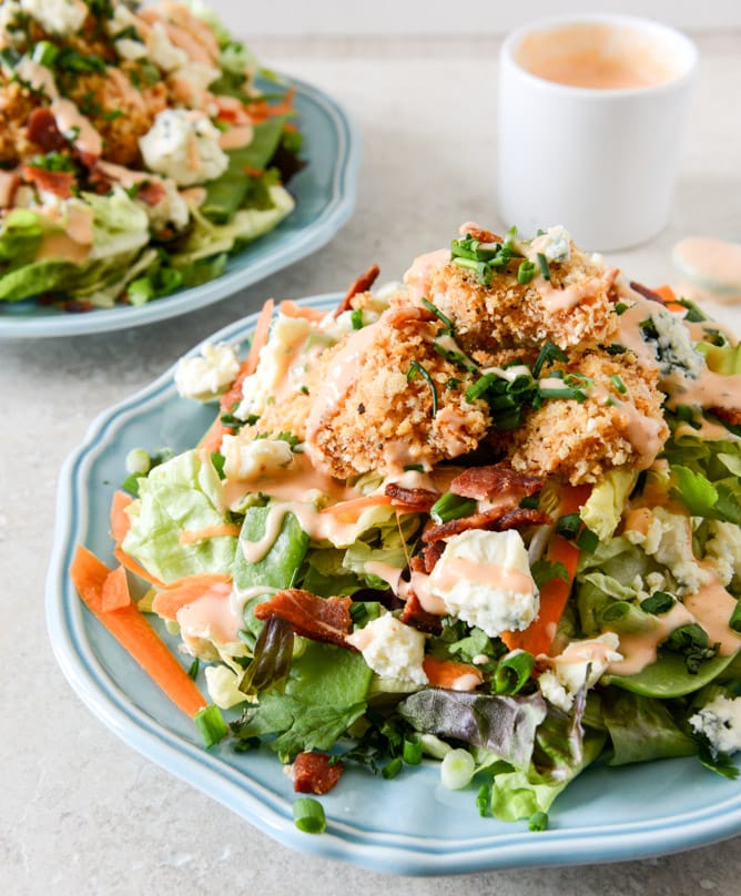 Crunchy Buffalo Chicken Salads with Bacon and Spicy Ranch I howsweeteats.com