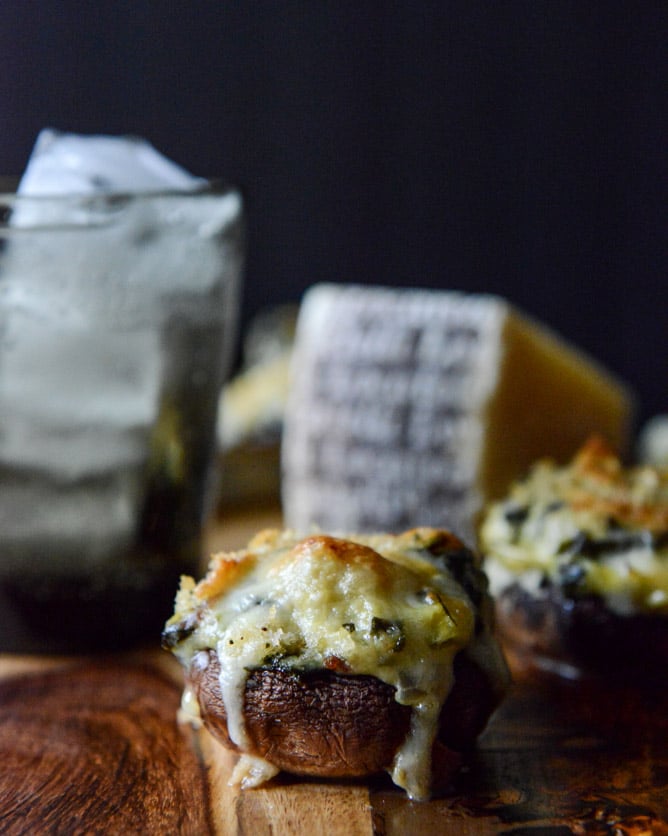 Spinach, Bacon + Artichoke Stuffed Portobellos I howsweeteats.com