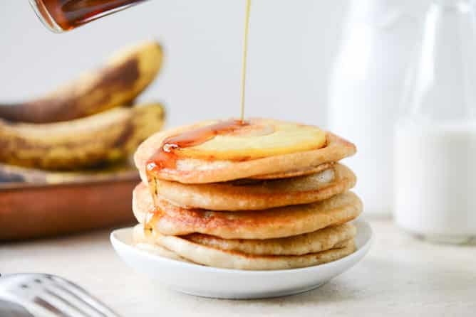 Vegan Pineapple Upside Down Banana Pancakes I howsweeteats.com