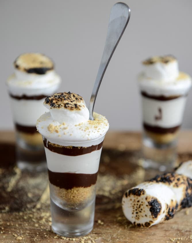No Bake S'mores Cheesecakes I howsweeteats.com