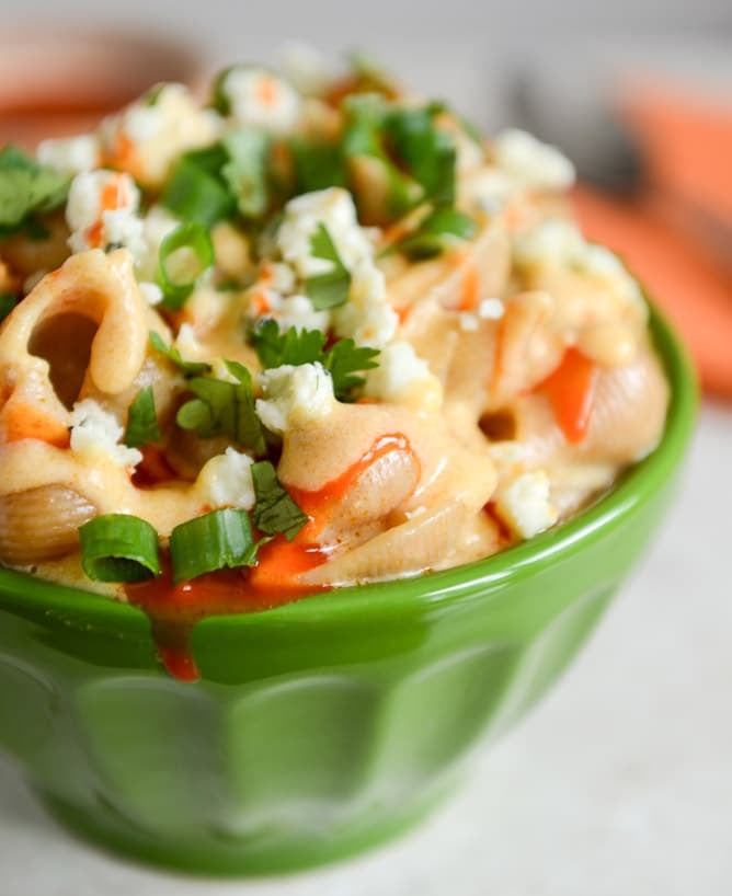 Stovetop Buffalo Chicken Shells + Cheese I howsweeteats.com