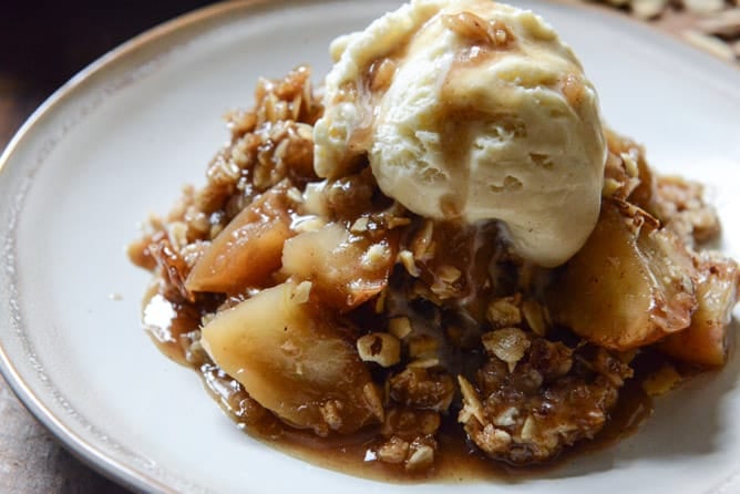 Amaretto Apple Crisp I howsweeteats.com