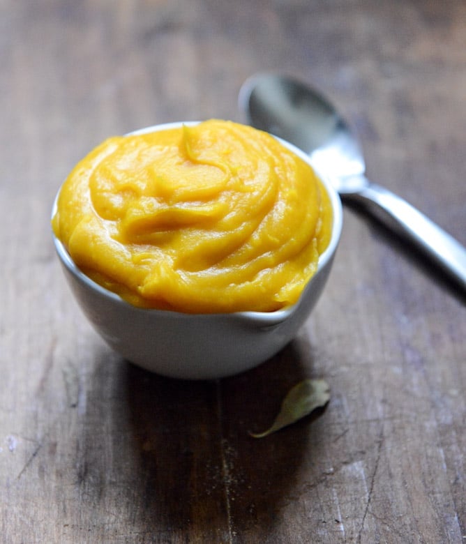 How To Make Homemade Pumpkin Puree I howsweeteats.com