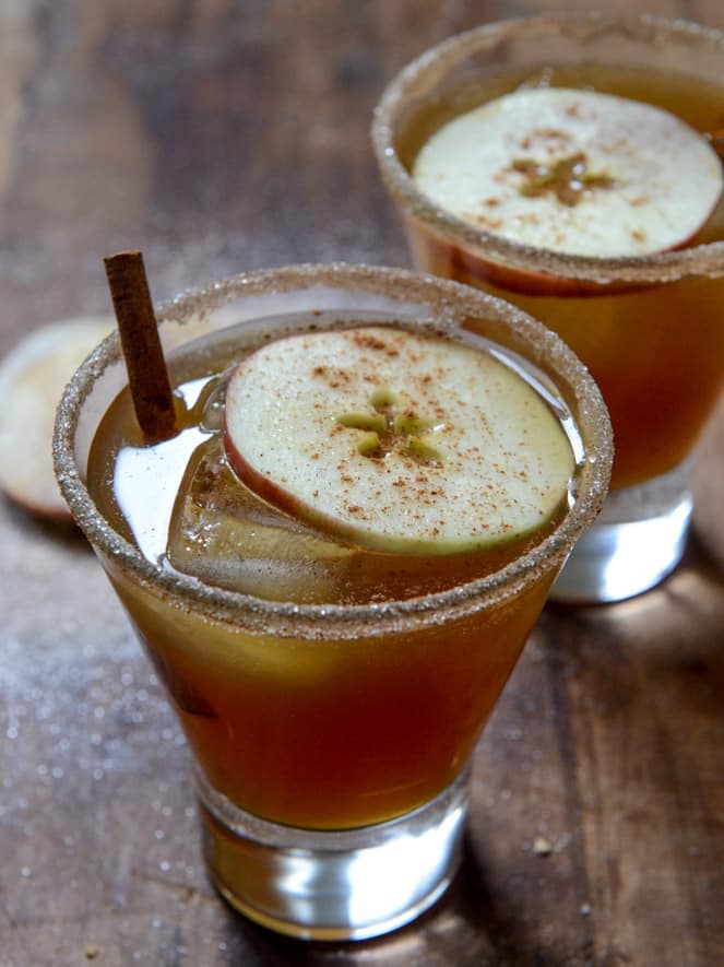 Spiced Amaretto Apple Cider Kiss I howsweeteats.com