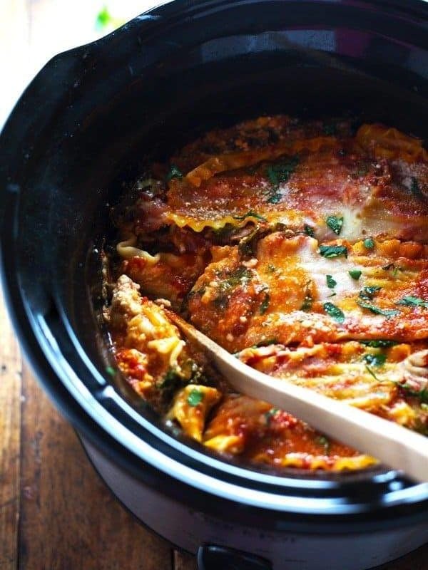 Super Easy Skinny Veggie Crockpot Lasagna - a handful of simple ingredients for a healthy family dinner. | https://easy-solution.today