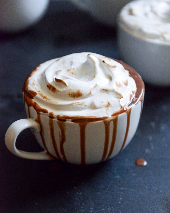 Toasted Marshmallow Cream Hot Chocolate I howsweeteats.com