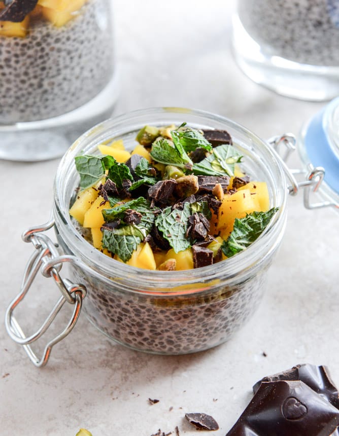 Vanilla Bean Chia Pudding with Fresh Mint, Mango, Pistachios + Dark Chocolate I howsweeteats.com