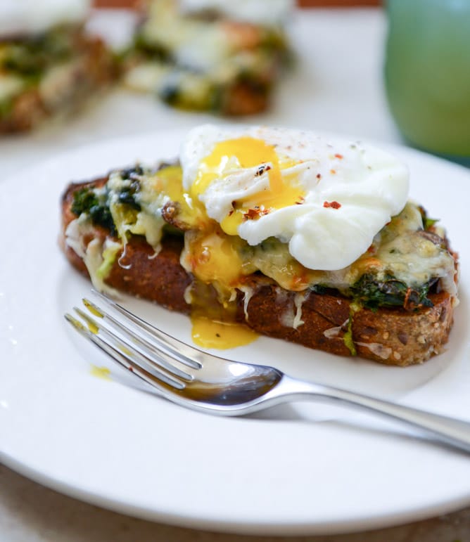 Broiled Fontina Toasts with Roasted Garlic and Poached Eggs I howsweeteats.com