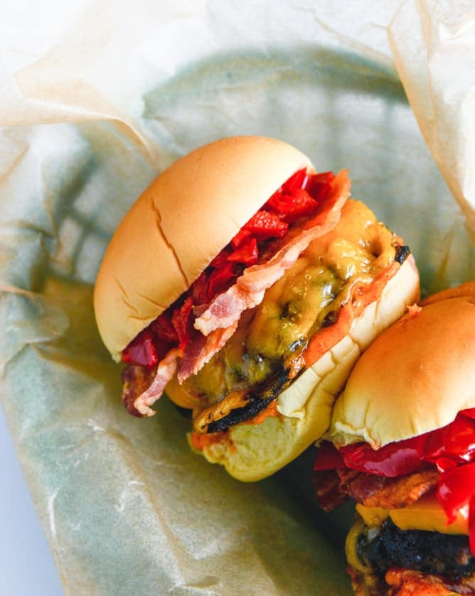 smoky sweet cherry pepper cheeseburgers - my version of shake shack's smoke shack I howsweeteats.com