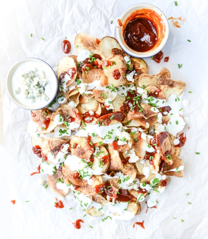 Homemade Potato Chips with Sriracha BBQ Sauce and Greek Yogurt Blue Cheese I howsweeteats.com