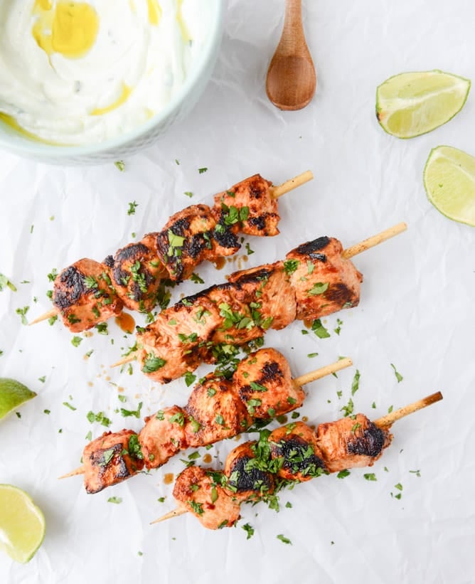 chili garlic chicken skewers with yogurt sauce I howsweeteats.com