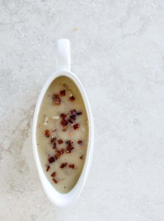 how to make caramelized shallot bacon gravy I howsweeteats.com