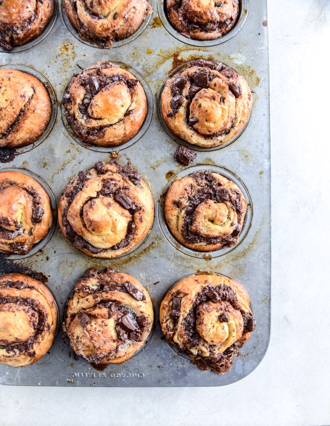 chocolate cinnamon babka muffins I howsweeteats.com