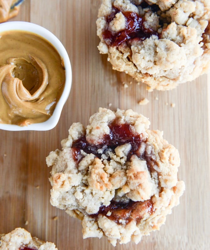 peanut butter and jelly crumb muffins I howsweeteats.com