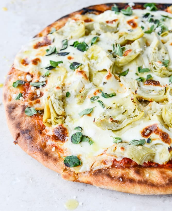 30 Minute Cheesy Artichoke Skillet Flatbread I howsweeteats.com