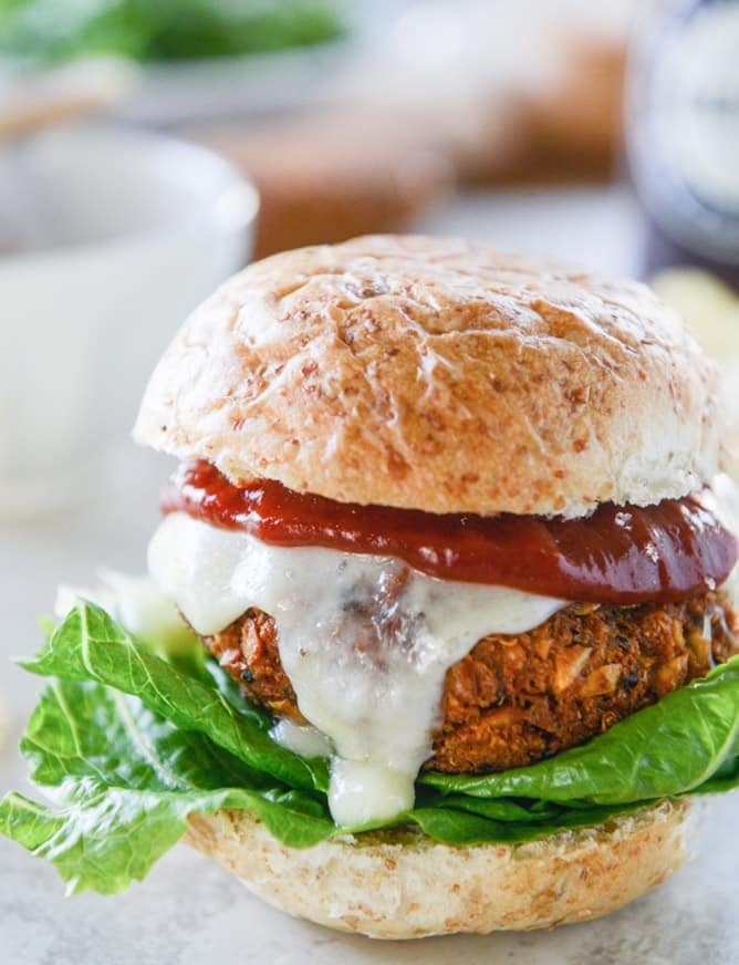 cheesy crunchy crispy chickpea burgers I howsweeteats.com