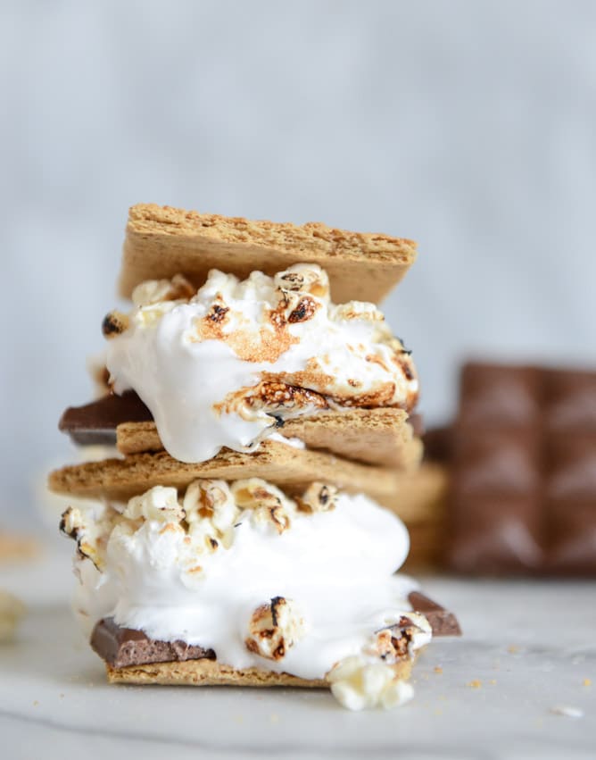 buttered popcorn marshmallow s'mores I howsweeteats.com