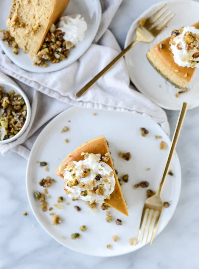 brown sugar pumpkin cheesecake with pistachio macaroon crust I howsweeteats.com