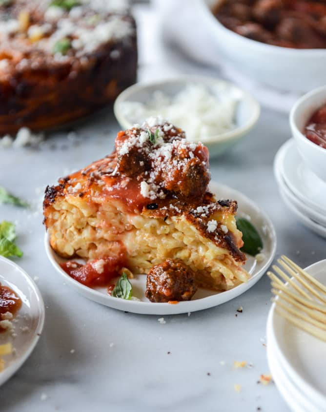 cheesy bucatini pie with mini meatballs I howsweeteats.com