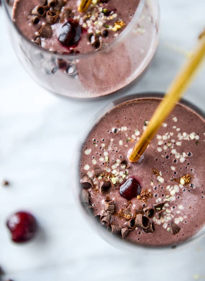 dark chocolate cherry chai protein smoothie I howsweeteats.com