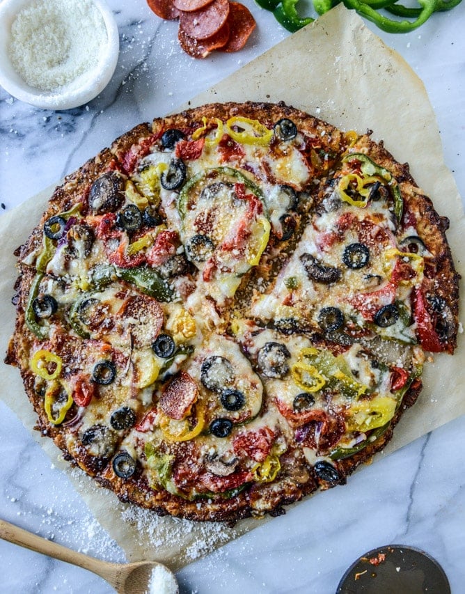 cauliflower crust pizza supreme I howsweeteats.com