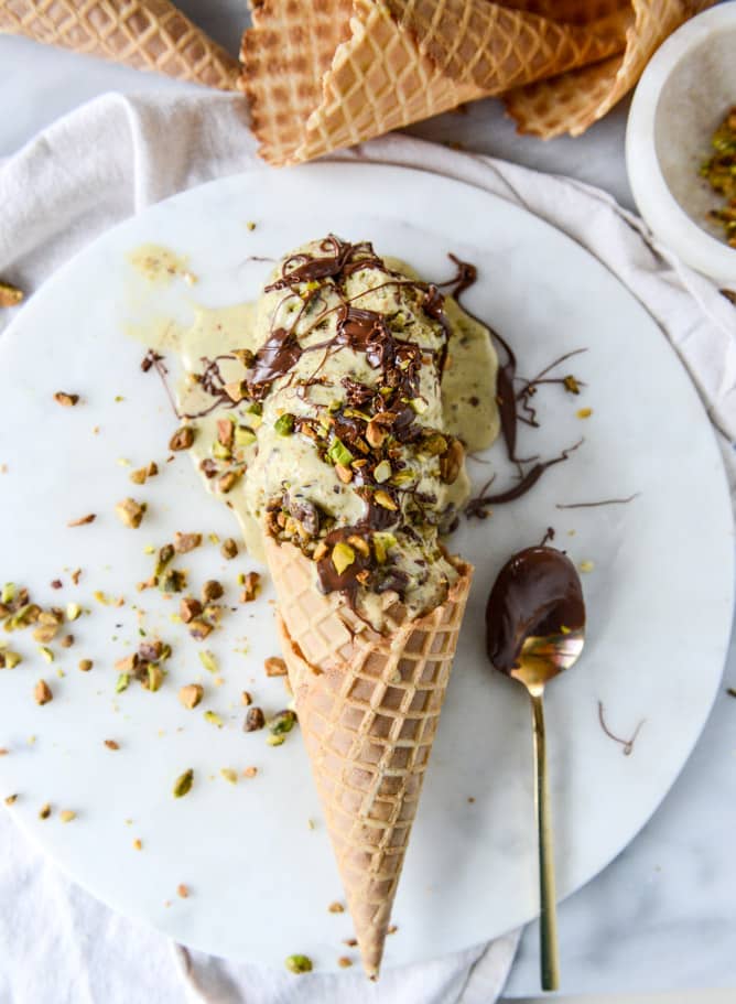 pistachio ice cream with nutella fudge swirls by @howsweeteats I howsweeteats.com