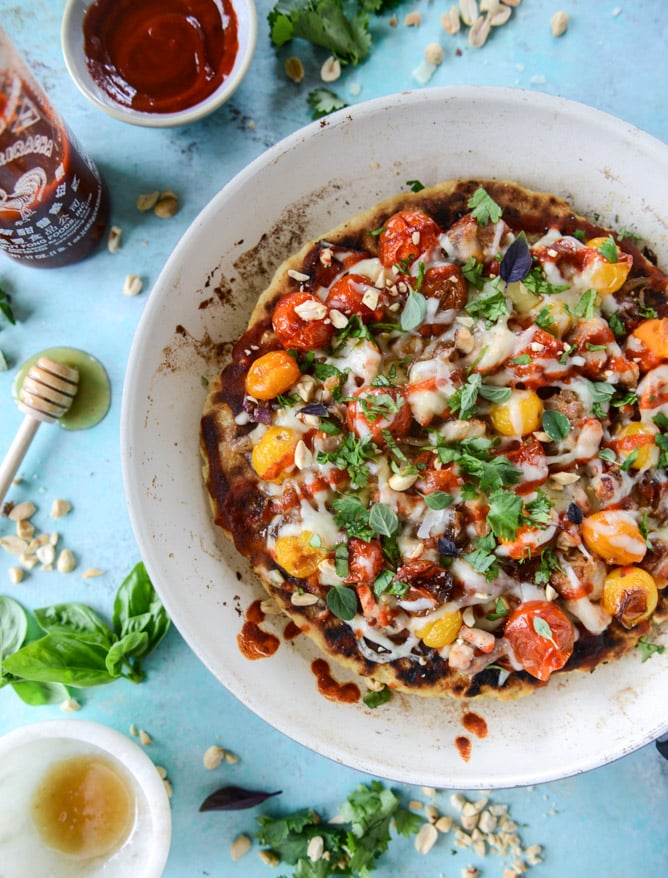 honey sriracha chicken flatbread I howsweeteats.com