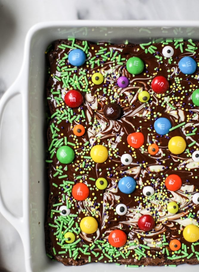 chocolate bark halloween brownies I howsweeteats.com