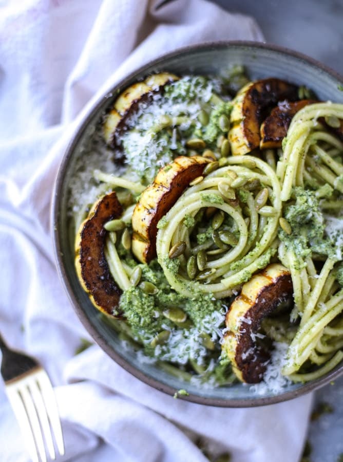 pumpkin seed pesto pasta I howsweeteats.com