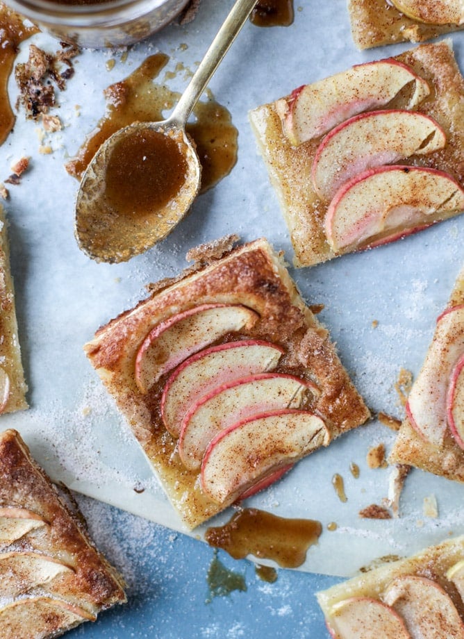 cinnamon sugar apple pie puff pastry I howsweeteats.com 