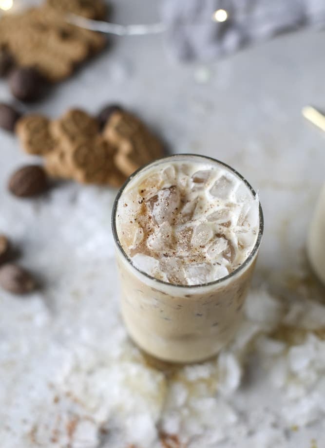 iced eggnog lattes I howsweeteats.com 