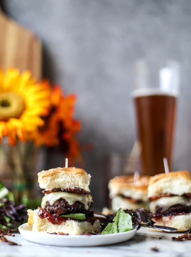 espresso brunch sliders with vanilla bacon I howsweeteats.com