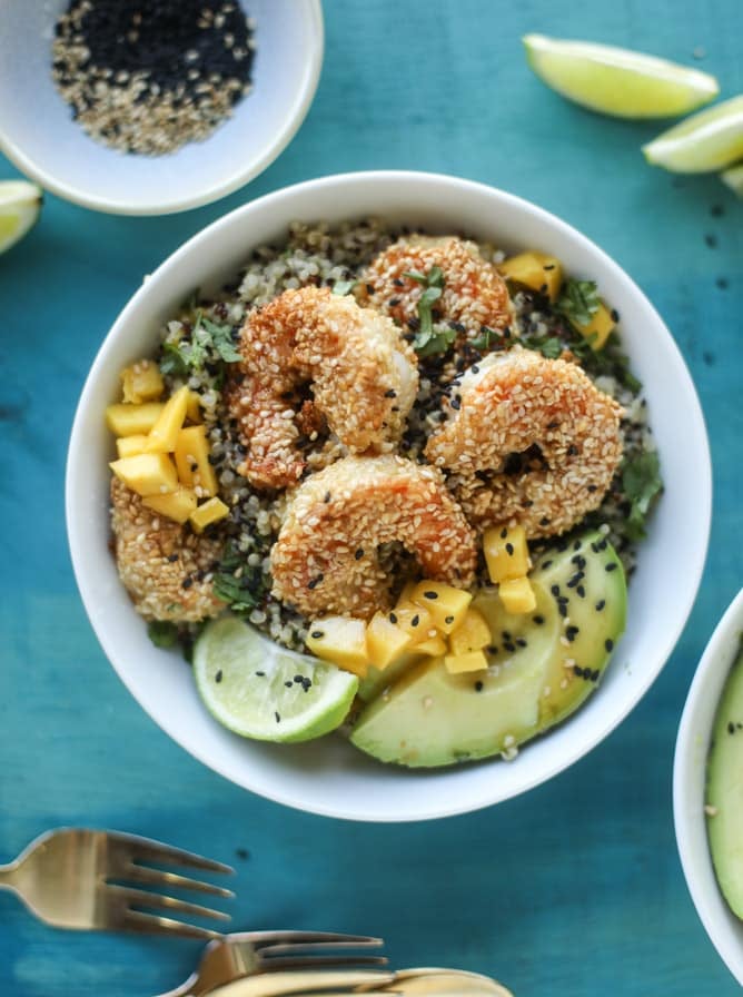 sesame crusted shrimp and mango quinoa bowls I howsweeteats.com