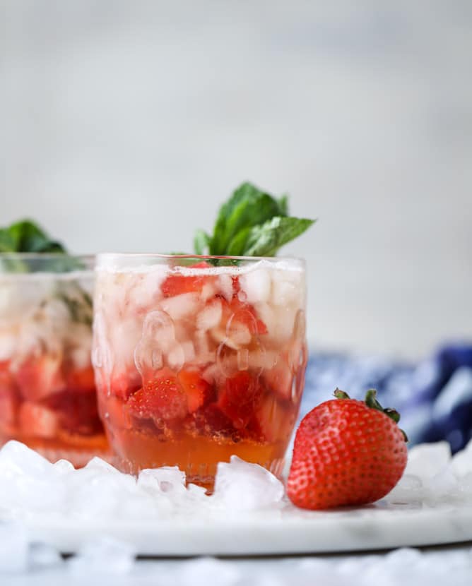 strawberry ginger smash I howsweeteats.com